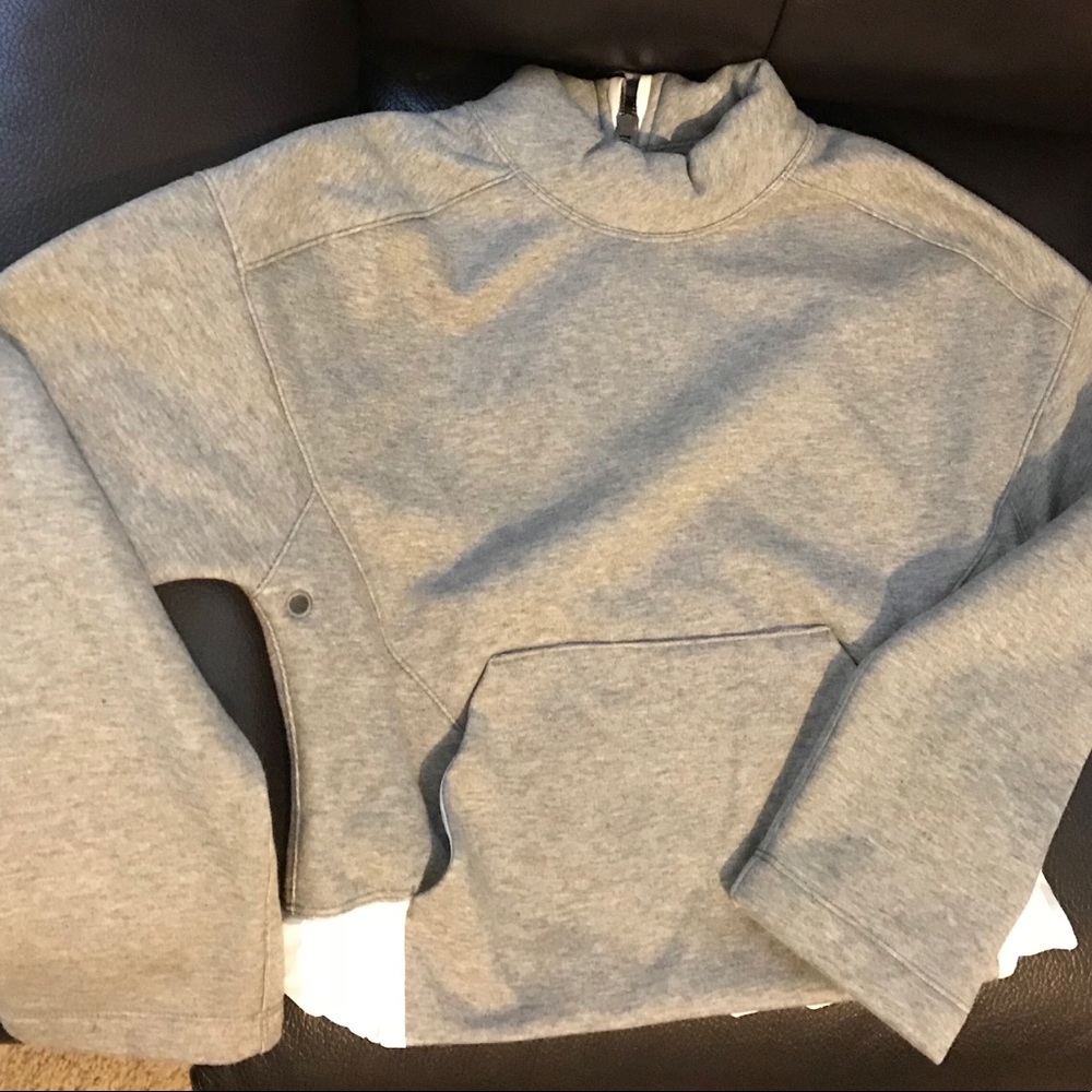 NWOT Lululemon pullover size 4